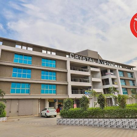 Oyo 25009 Hotel Crystal Ахмедабад Екстериор снимка